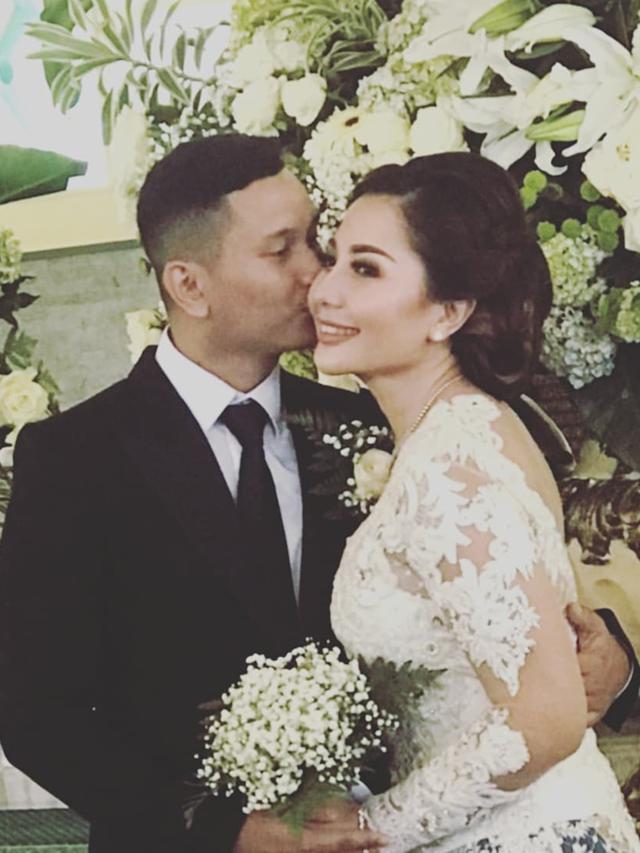 Sudah Sah, Ini 5 Momen Pernikahan Emma Waroka dan Bagoes Soeharto