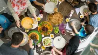 potret buka puasa bersama//copyright shutterstock/Zurijeta