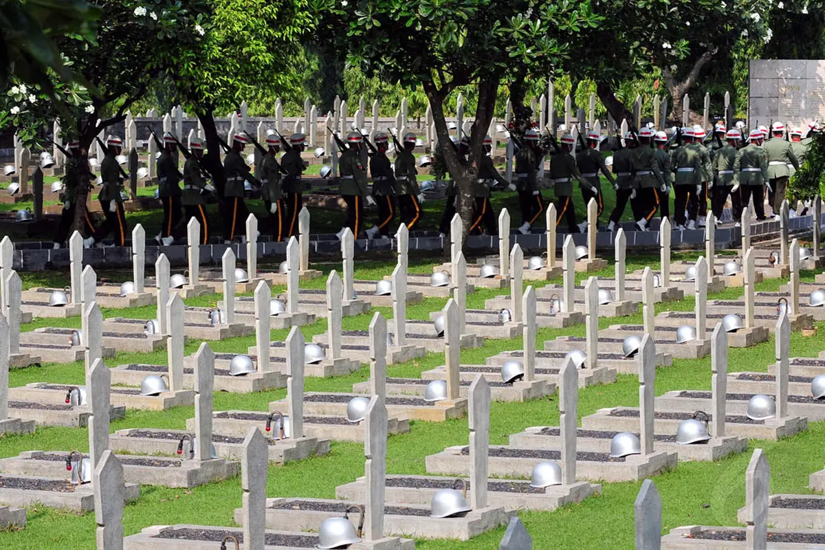 Hari Pahlawan, TMP Kalibata Ramai Peziarah