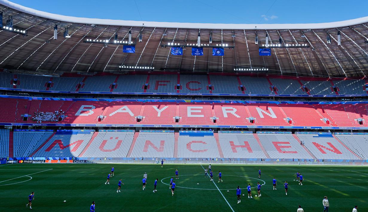 Para pemain Inter Milan dan PSG mencoba lapangan Allianz Arena, Munchen jelang partai puncak Liga Champions pada Minggu (1/6/2025) dini hari WIB nanti. (AP Photo/Martin Meissner)