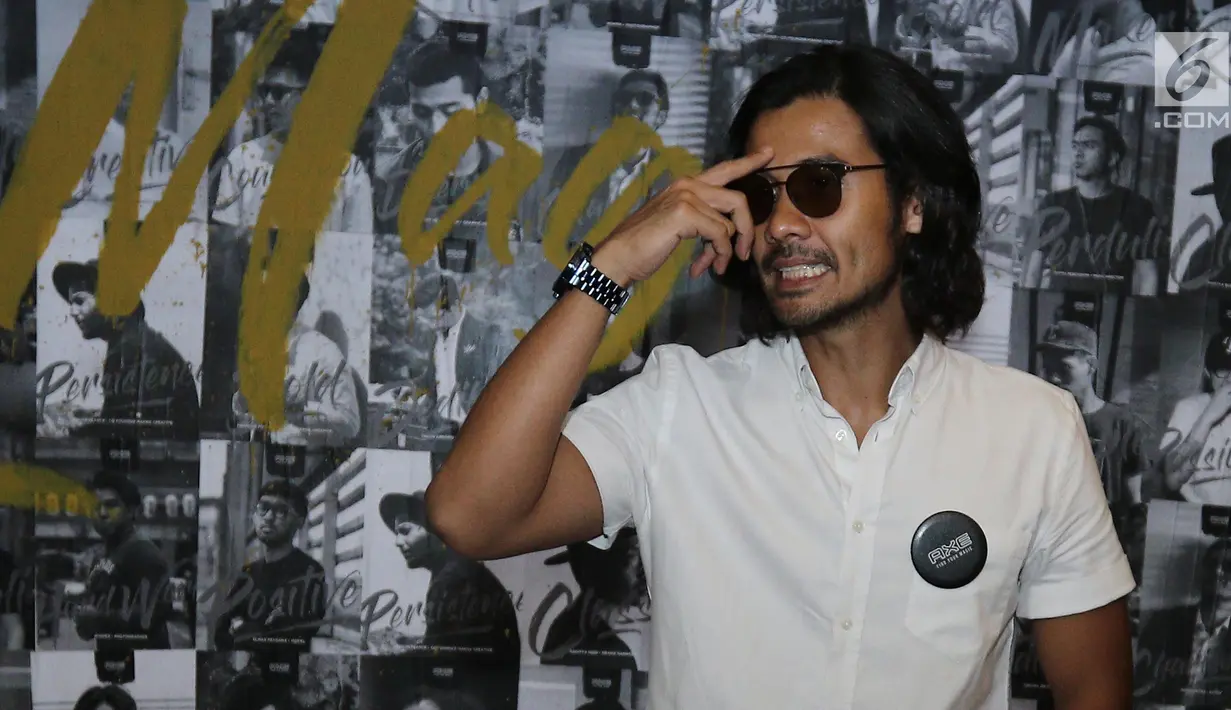 Aktor Chico Jericho saat menghadiri kampanye "Find Your Magic" di Senayan City, Jakarta, Kamis (18/5). Di acara tersebut Chico Jericho berbagi tips agar tampil maskulin. (Liputan6.com/Herman Zakharia)
