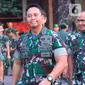 KSAD Jenderal TNI Andika Perkasa berjalan di Mabes TNI AD, Jakarta, Rabu (9/10/2019). (Liputan6.com/Pool/Dispen TNI AD)