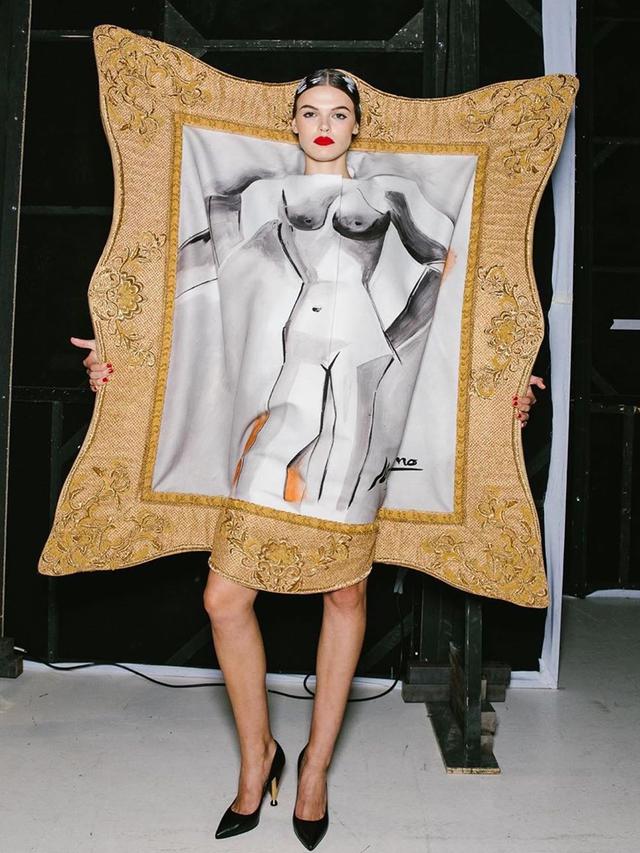 6 Koleksi Baju Unik Moschino di Milan Fashion Week 2019