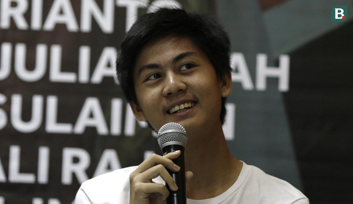 Pemain Timnas U-16 Indonesia, Rendy Juliansyah, saat jumpa pers Charity for Palu, Sigi dan Donggala di gedung Kemenpora, Jakarta, Jumat (16/11). APPI, MSG dan Kemenpora akan gelar laga amal untuk Palu, Sigi dan Donggala. (Bola.com/Yoppy Renato)