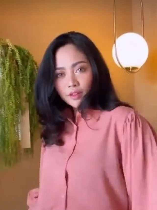 7 Unggahan Terbaru Rachel Vennya Tampil Tanpa Hijab, Tetap Dipuji Netizen