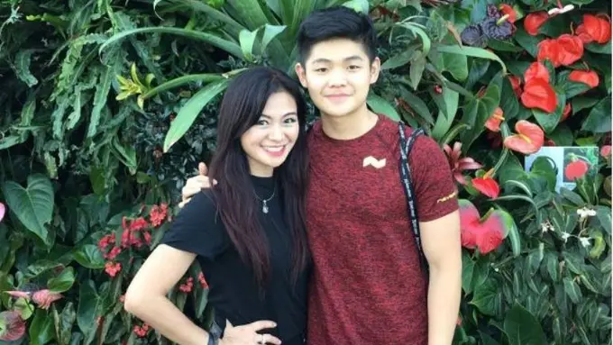 [Bintang] 10 Potret Puspa Dewi, Wanita 50 Tahun yang Dikutuk Selalu Muda!