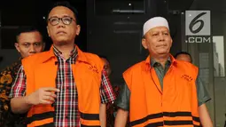 Mantan Anggota DPRD Sumut, Rijal Sirait dan Fadly Nurzal  usai menjalani pemeriksaan di gedung KPK, Jakarta, Rabu (18/7). Rijal dan Fadly diperiksa terkait suap menyetujui Laporan Pertanggungjawaban APBD 2012. (Merdeka.com/Dwi Narwoko)