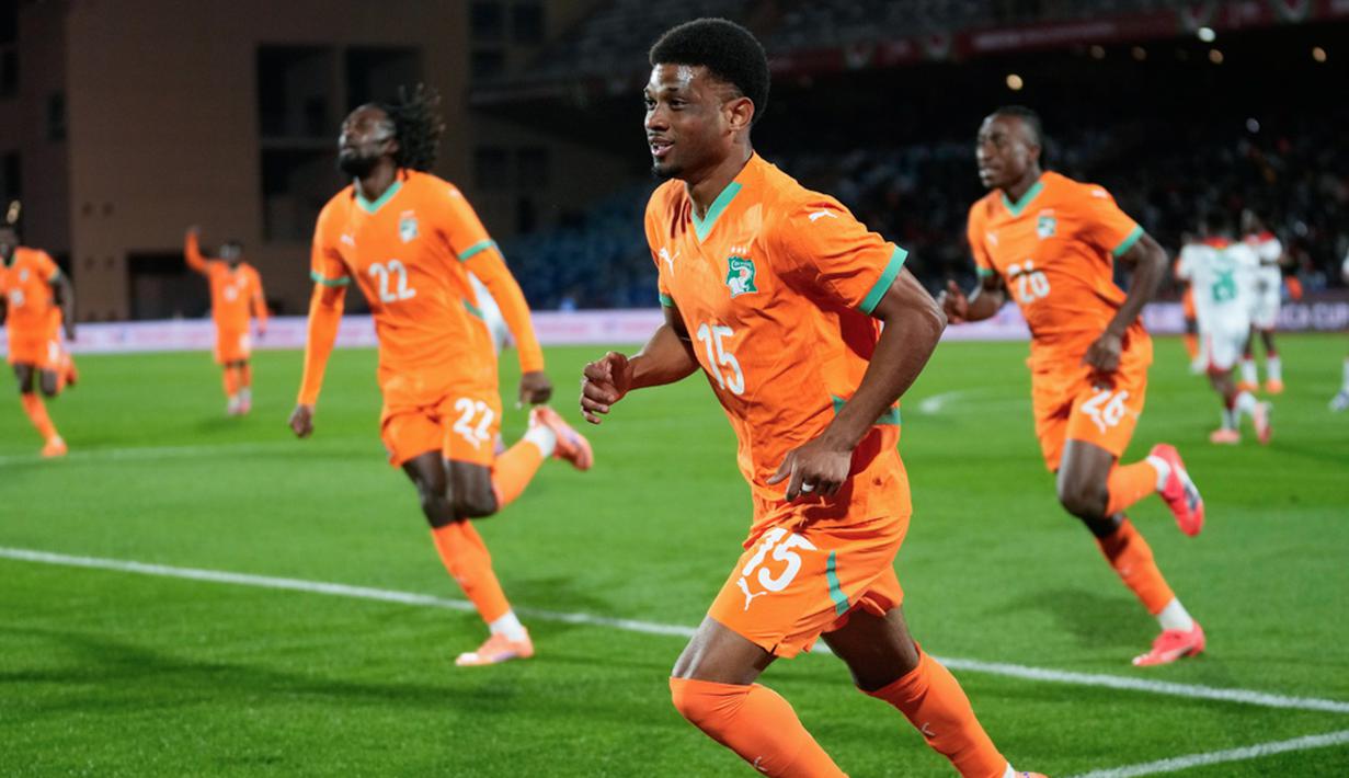 Pemain Manchester United, Amad Diallo tampil gemilang saat Pantai Gading, sang juara bertahan, melenggang mulus ke perempat final Piala Afrika 2025 usai menaklukkan Burkina Faso dengan skor 3-0 hari Rabu (07/01/2026) dini hari WIB. (AP Photo/Themba Hadebe)