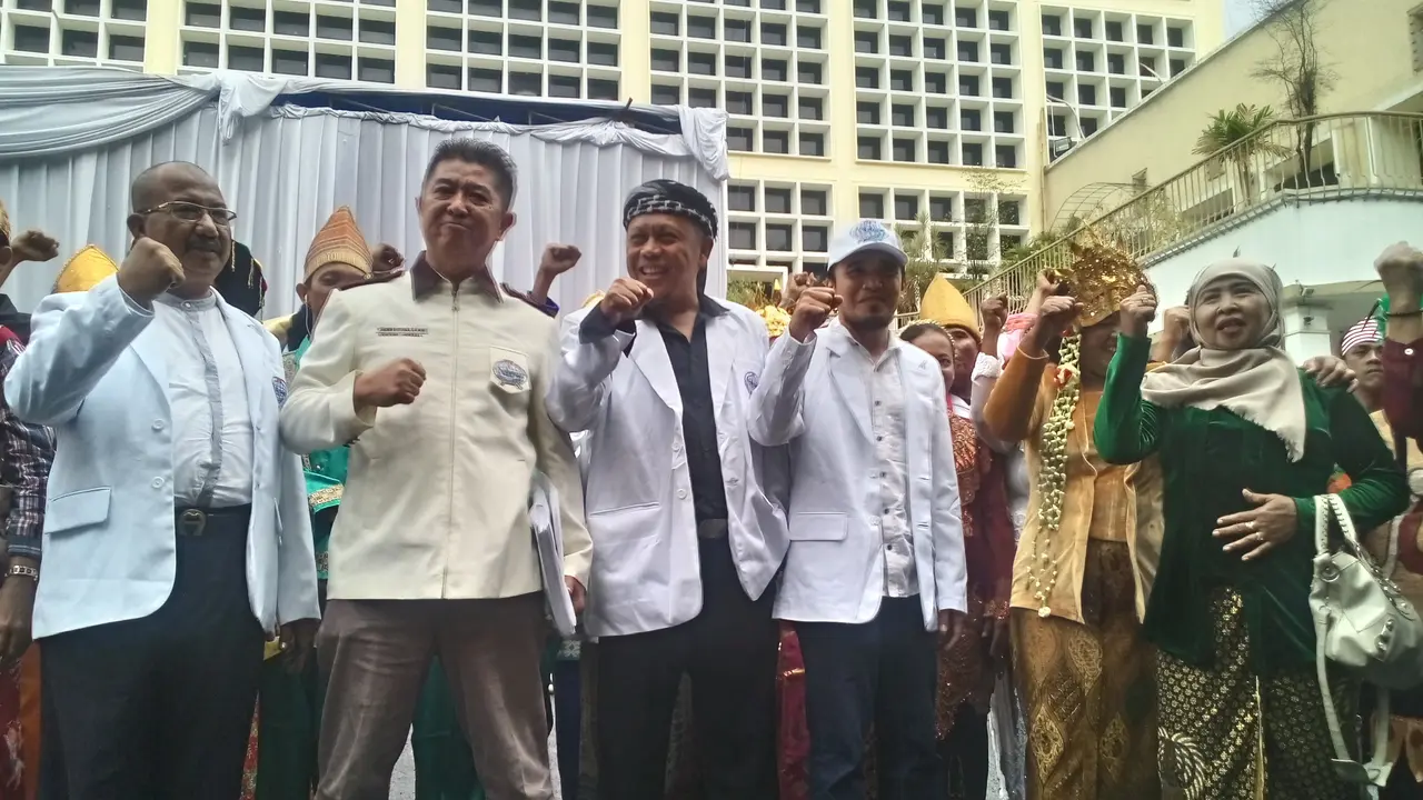 Eggi Sudjana mendaftarkan partainya ke KPU
