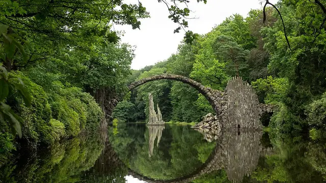 Jembatan Rakotzbrucke di Jerman