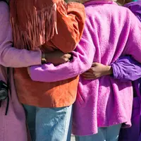 Ilustrasi perempuan (Photo by Vonecia Carswell on Unsplash)