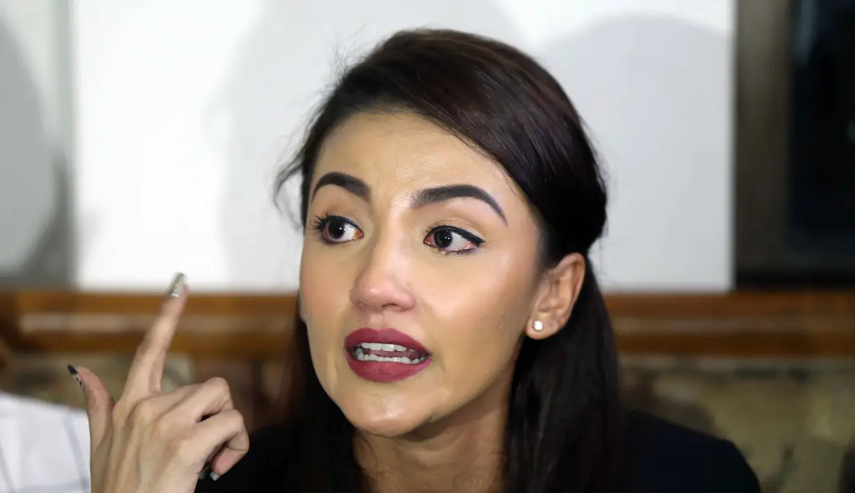 Beberapa kali pemeran 25 tahun itu mencoba ingin bertemu dengan buah hatinya. Lantaran Tsania tidak lagi bisa berkomunikasi lewat handphone. Tapi hal itu selalu gagal bertemu dengan buah hati. (Nurwahyunan/Bintang.com)