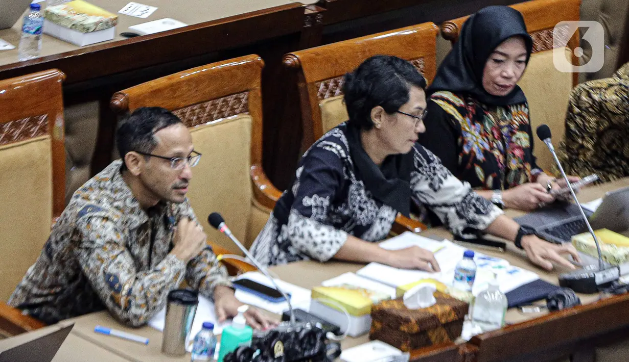 Angka itu merupakan akumulasi sisa kebutuhan formasi guru PPPK tahun 2022 sebanyak 531.524 dan kebutuhan mengganti guru ASN yang pensiun tahun 2024 sebanyak 69.762. (Liputan6.com/Faizal Fanani)