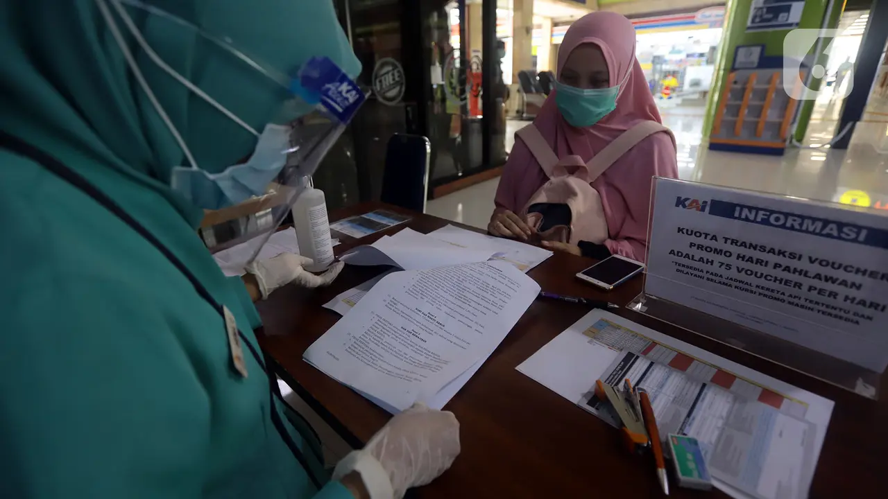 FOTO: PT KAI Bagikan 10.000 Tiket Gratis untuk Guru dan Nakes