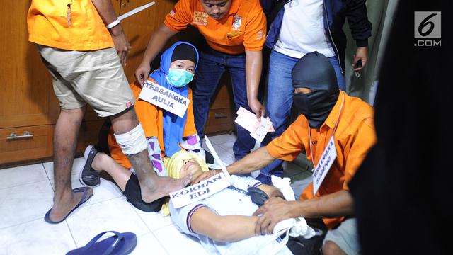 Aulia Kesuma Peragakan Cara Membunuh Suami dan Anak Tirinya