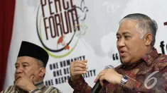 Din Syamsudin (kanan) saat konferensi pers terkait World Peace Forum ke-5 di Jakarta, Selasa (4/11/2014). (Liputan6.com/Faizal Fanani)