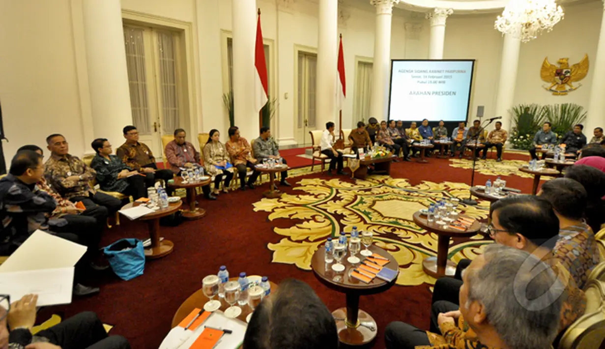 Suasana rapat di Istana Bogor antara Presiden Joko Widodo dengan Menteri Kabinet Kerja, Jawa Barat, Senin (16/2/2015). Rapat tersebut membahas tiga bulan kinerja Kabinet Kerja Jokowi(Liputan6.com/Faizal Fanani)