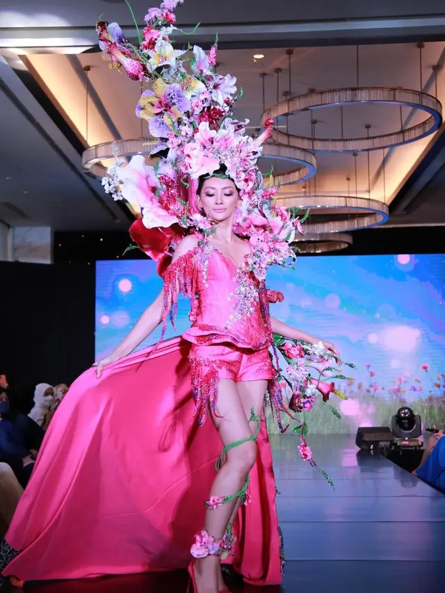 7 Pesona Adinda Cresheilla dengan Berbagai Kostum untuk Miss Supranational 2022