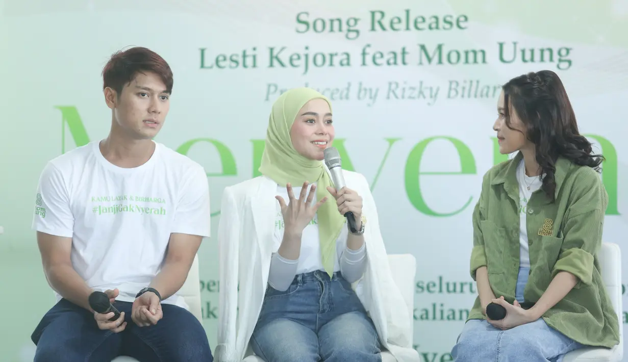 Lesti juga berkolaborasi dengan Mom Uung untuk peluncuran single ini. [Bayu Herdianto/KapanLagi.com]
