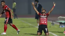 Bali United akhirnya mencetak gol penyeimbang melalui sundulan Yabes Roni pada menit ke-56. Menerima umpan Eber Bessa, Yabes Roni kemudian menyundul bola ke tiang jauh Persib sehingga gagal diselamatkan oleh kiper Muhammad Natshir. (Bola.com/M Iqbal Ichsan)