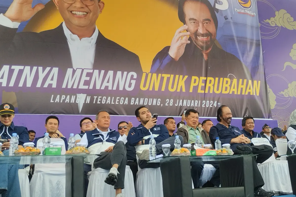 Ketua Umum (Ketum) Partai NasDem Surya Paloh turun gunung mendampingi Calon Presiden (Capres) nomor urut 01 Anies Baswedan dalam kampanye akbar di Bandung, Jawa Barat (Jabar).