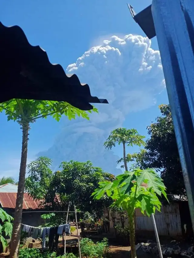 Erupsi Gunung Ili Lewotolok, Lembata, NTT. (Foto: Istimewa)