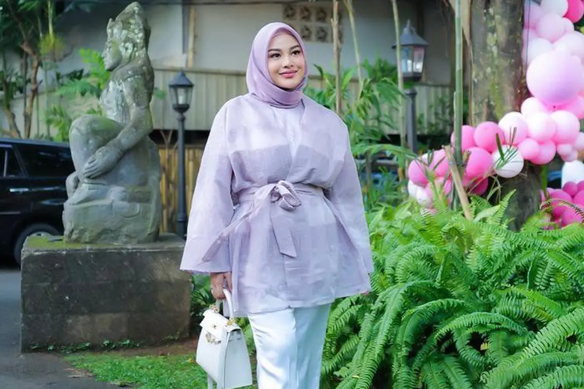Kena Body Shaming, 8 Potret Anggun Aurel Hermansyah dalam Balutan Outfit Hijab