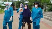 Aisyah bocah yatim piatu sebatang kara di Tangsel sudah sembuh dari Covid-19. (Liputan6.com/Pramita Tristiawati)