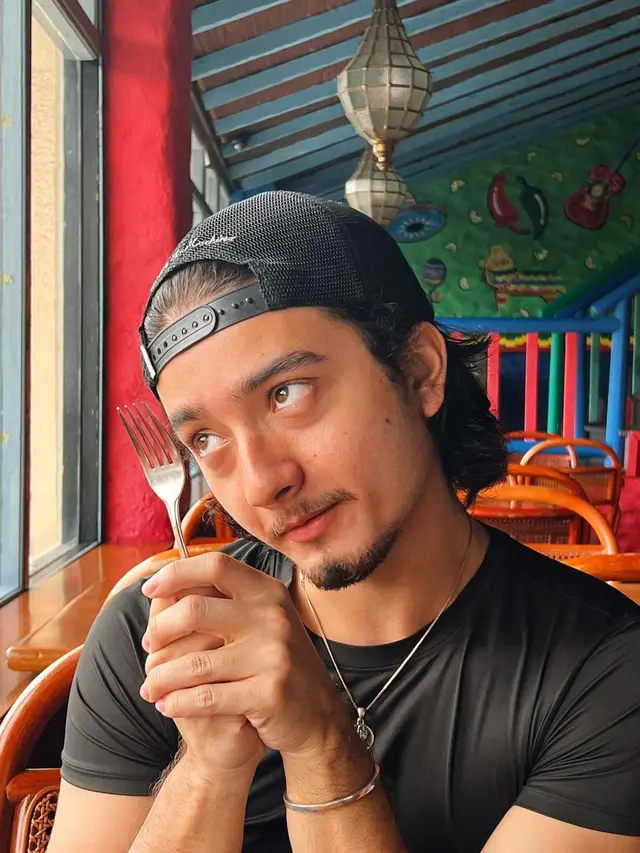 Bryan Domani Doyan Makan di Warteg, Tempe Orek dan Petai Goreng Jadi Menu Favorit