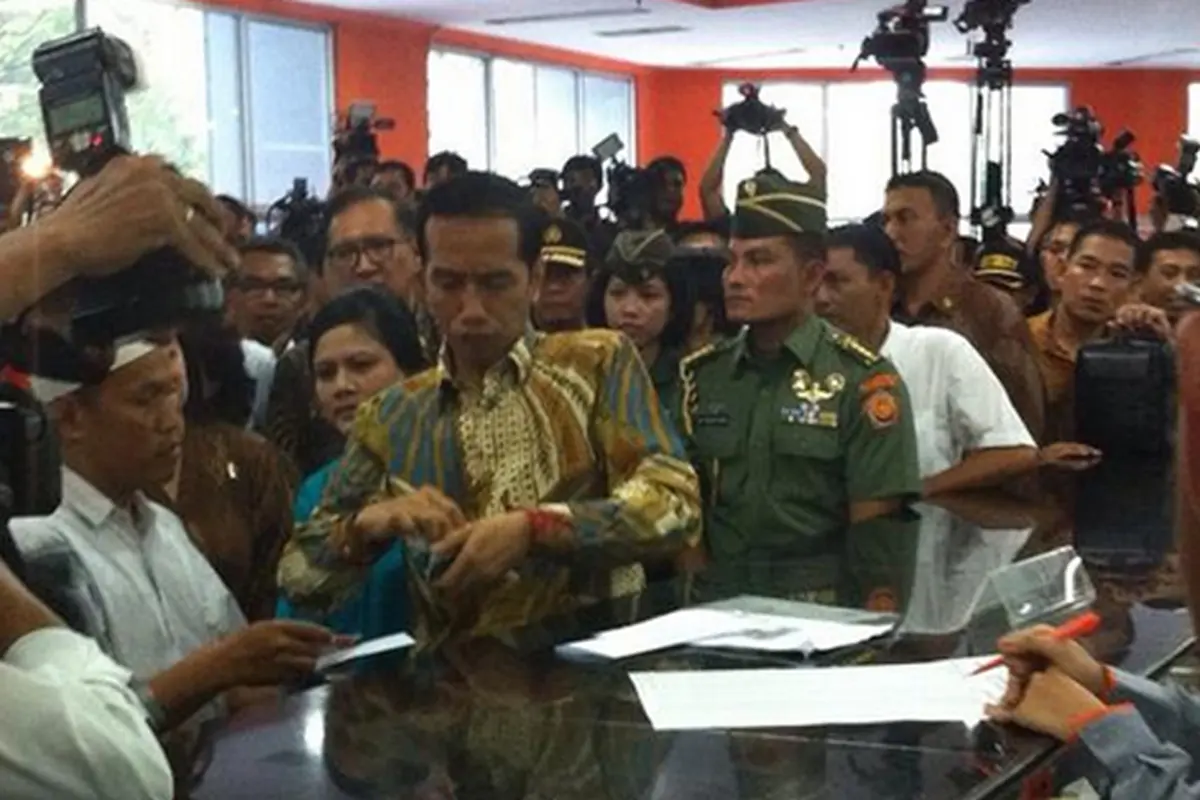 Jokowi luncurkan KIS, KIP, KKS