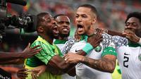 Kapten Timnas Nigeria, William Troost-Ekong yang kini tengah menjalani musim pertama bersama klub Yunani, PAOK Salonika telah mencetak 1 gol dalam 3 laga di fase Grup A Piala Afrika 2023. Satu gol tersebut dicetaknya saat Nigeria menang 1-0 atas Pantai Gading pada laga kedua (18/1/2024). (AFP/Franck Fife)
