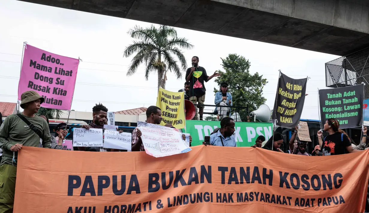 Pelepasan kawasan hutan tersebut untuk berbagai peruntukan, salah satunya sebagai lahan food estate dalam mendukung program swasembada pangan. (Yasuyoshi CHIBA/AFP)
