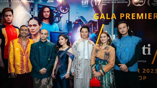 Omara Esteghlal dalam gala premiere film Budi Pekerti yang meraih 17 nominasi Piala Citra FFI 2023. (Foto: Dok. Instagram @omara.esteghlal)