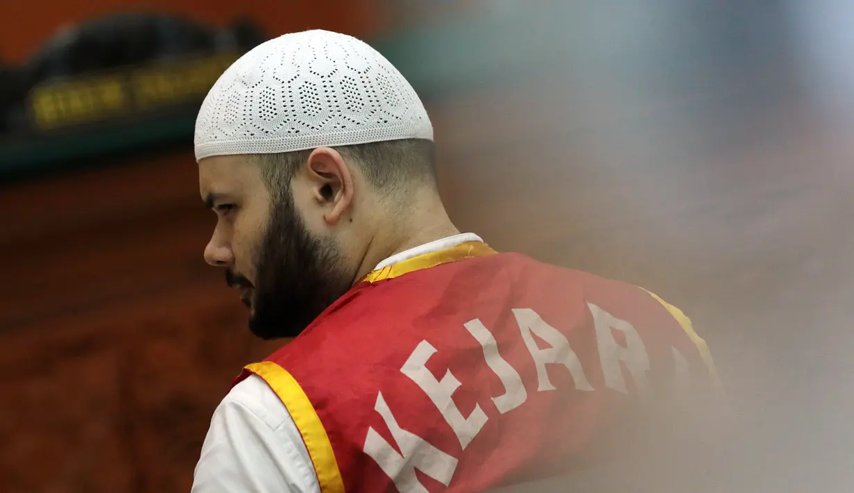 Ridho juga dianggap tidak mengikuti program pemerintah dalam memberantas narkotika. Mendengar tuntutan tersebut, diwakili kuasa hukumnya, akan membuat tanggapan atas tuntutan dari JPU. (Deki Prayoga/Bintang.com)