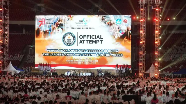 Bertempat di Gelora Bung Karno pada Sabtu 5 Agustus 2023 diselenggarakan pagelaran kesenian angklung untuk pemecahan rekor dunia sebagai pertunjukan angklung terbesar di dunia yang pernah dicatat Guinness World Records. (Dok Kemenko Perekonomian)