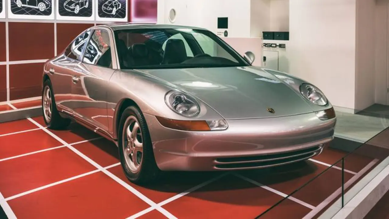 Porsche 989