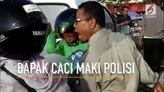 Tak senang surat kendaraannya di tahan polisi, karena anaknya terjaring razia lalu lintas, seorang bapak bapak memaki maki polisi yang sedang bertugas.