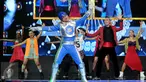 Kapten Gojigo memimpin goyang dua lima saat malam puncak HUT SCTV ke-25 di Istora Senayan, Jakarta, Senin (24/8/2015). Puluhan artis papan atas ikut meramaikan malam puncak HUT SCTV ke-25. (Liputan6.com/Helmi Fithriansyah)