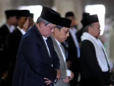 Presiden SBY dan Wakil Presiden Boediono melaksanakan Salat Idul Adha di Masjid Istiqlal, Jakarta, (5/10/14). (Liputan6.com/Johan Tallo)