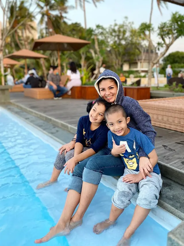 Jadi Single Parent, Ini 6 Potret Tangguh Intan RJ Bareng Buah Hati