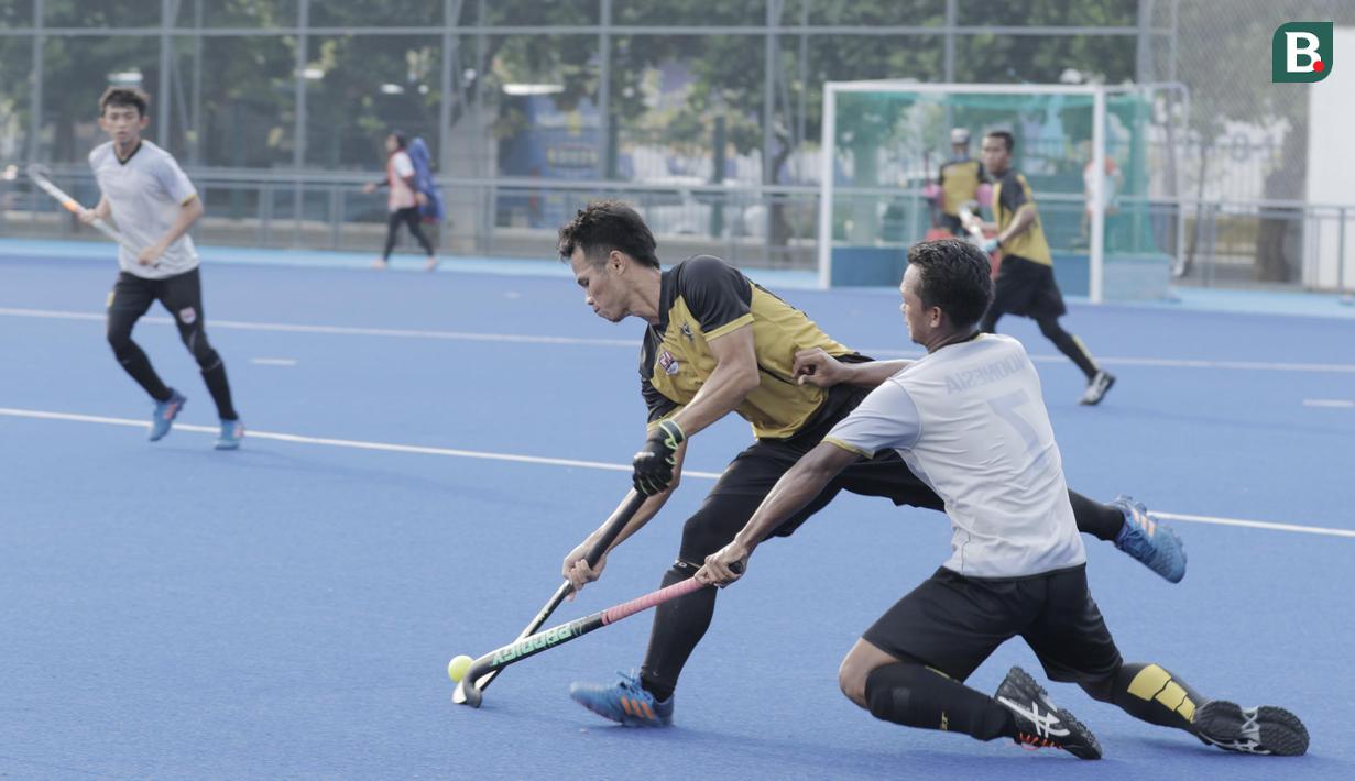 Atlet timnas hoki saat latihan di Lapangan Hoki, GBK, Jakarta, Jumat (7/4/2018). Latihan tersebut untuk persiapan jelang Asiang Games 2018. (Bola.com/M Iqbal Ichsan)