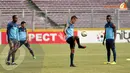 Tiga pemain naturalisasi, yakni Victor Igbonefo, Raphael Maitimo, dan Greg Nwokolo sudah terlihat berlatih bersama Timnas Indonesia (Liputan6.com/ Helmi Fithriansyah)