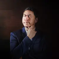 Pandji Pragiwaksono adalah salah seorang komedian yang antusias menyebarkan  ‘virus’ Stand Up Comedy  kepada  khalayak. Yakni menghibur publik dengan kepiawaian merangkai kata. (Andy Masela/Bintang.com)