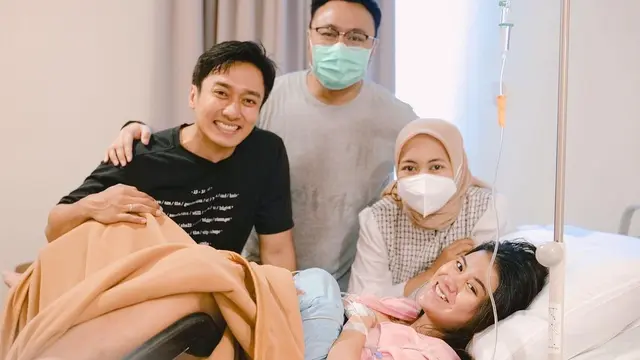 Jadi Orang Tua, Ini 7 Seleb Lebaran Bersama Buah Hati Untuk Pertama Kalinya