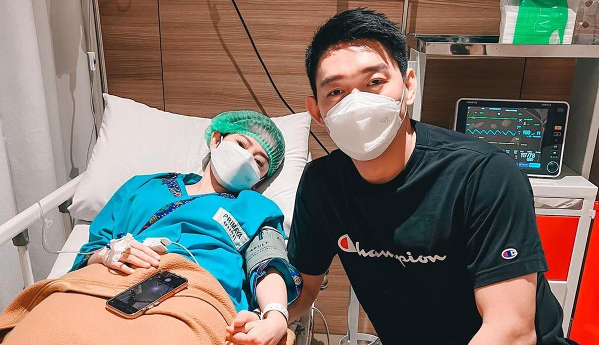 Tak patah semangat, pasangan selebriti Ifan Seventeen dan Citra Monica kembali menjalani program bayi tabung. Citra Monica juga membagikan momen saat dirinya memulai perjalanan program bayi tabung di akun Instagram pribadinya. (Liputan6.com/IG/@citra_monica)