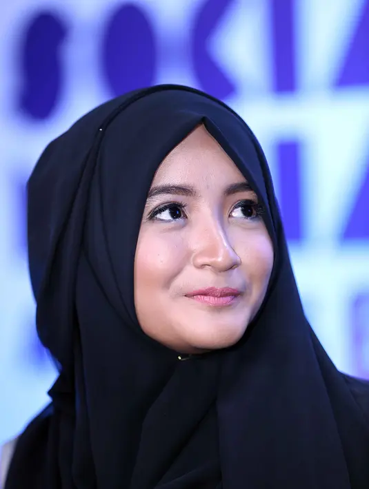 Selain sibuk sebagai komika, remaja yang memiliki suara khas dan bicara polos itu juga mulai terlibat dalam layar lebar. Ia bermain dalam film Cek Toko Sebelah, karya Ernest Prakasa. Ia juga mulai terlibat dalam sinetron. (Nurwahyunan/Bintang.com)