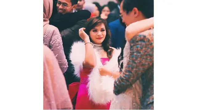 Curi Perhatin, Begini 6 Gaya Amel Carla Saat Ikut Prom Night