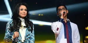 Rossa dan Afgan mempersiapkan lagu yang akan mengiris hati para pendengarnya di konser Suara Hati Afgan yang akan digelar di Malaysia.