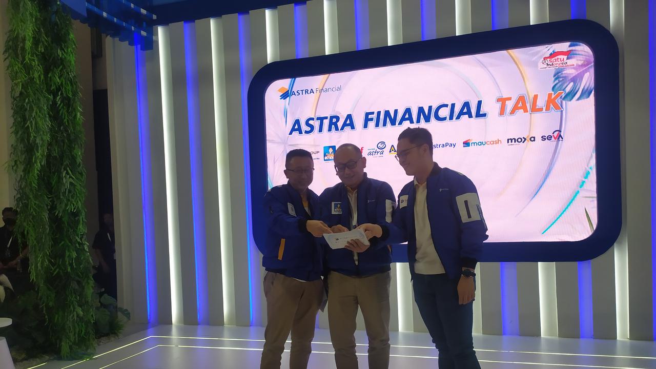 Perusahaan pembiayaan Astra Finacial Group Jawa Timur  optimis mencapai target penjualan 20 persen hingga akhir tahun ini. (Dian Kurniawan/Liputan6.com)