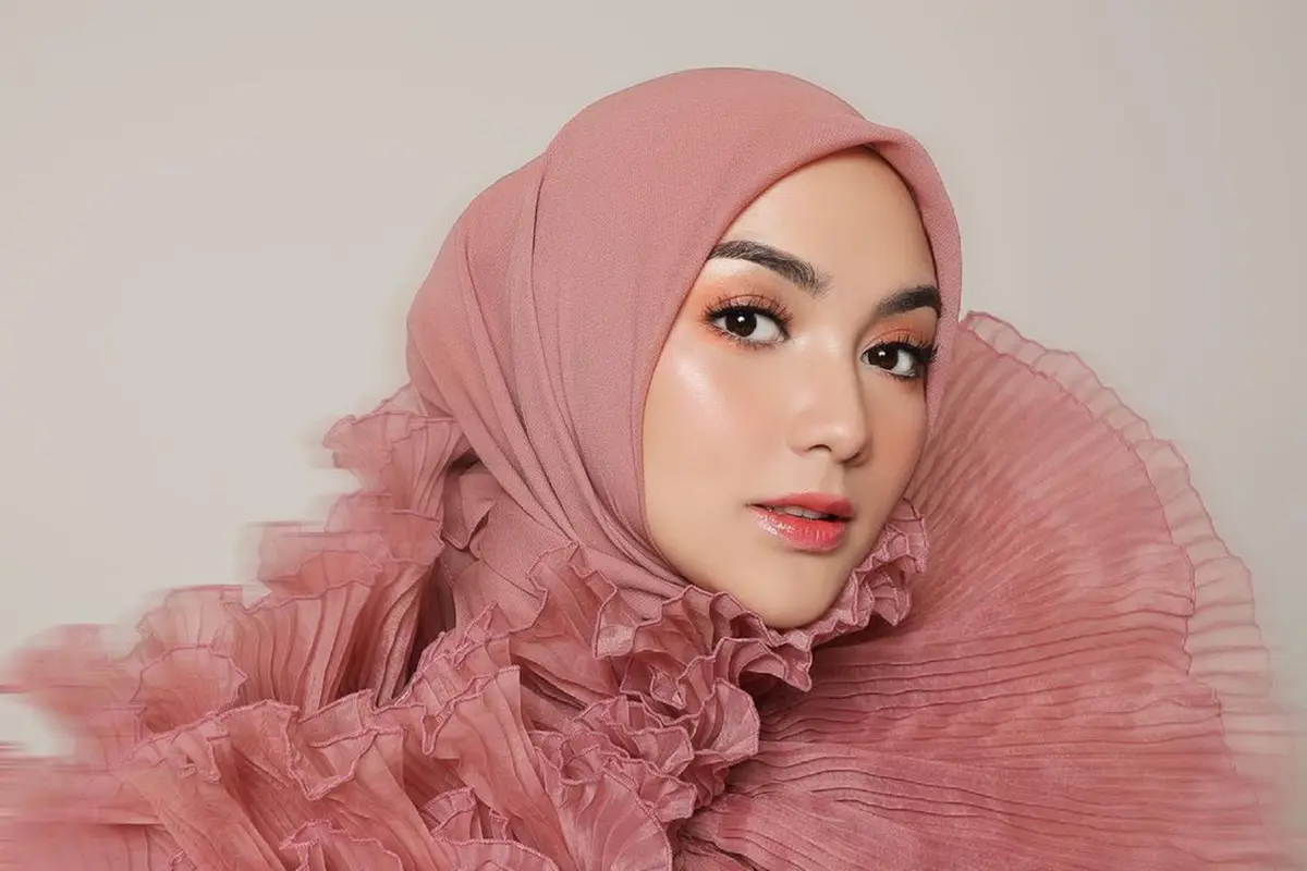 Gaya Citra Kirana Pakai Outfit Serba Merah Muda, Kian Menawan